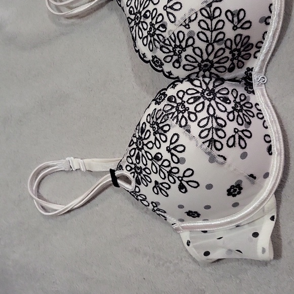 Victoria's Secret Sexy Little Things Bra - Picture 2 of 14